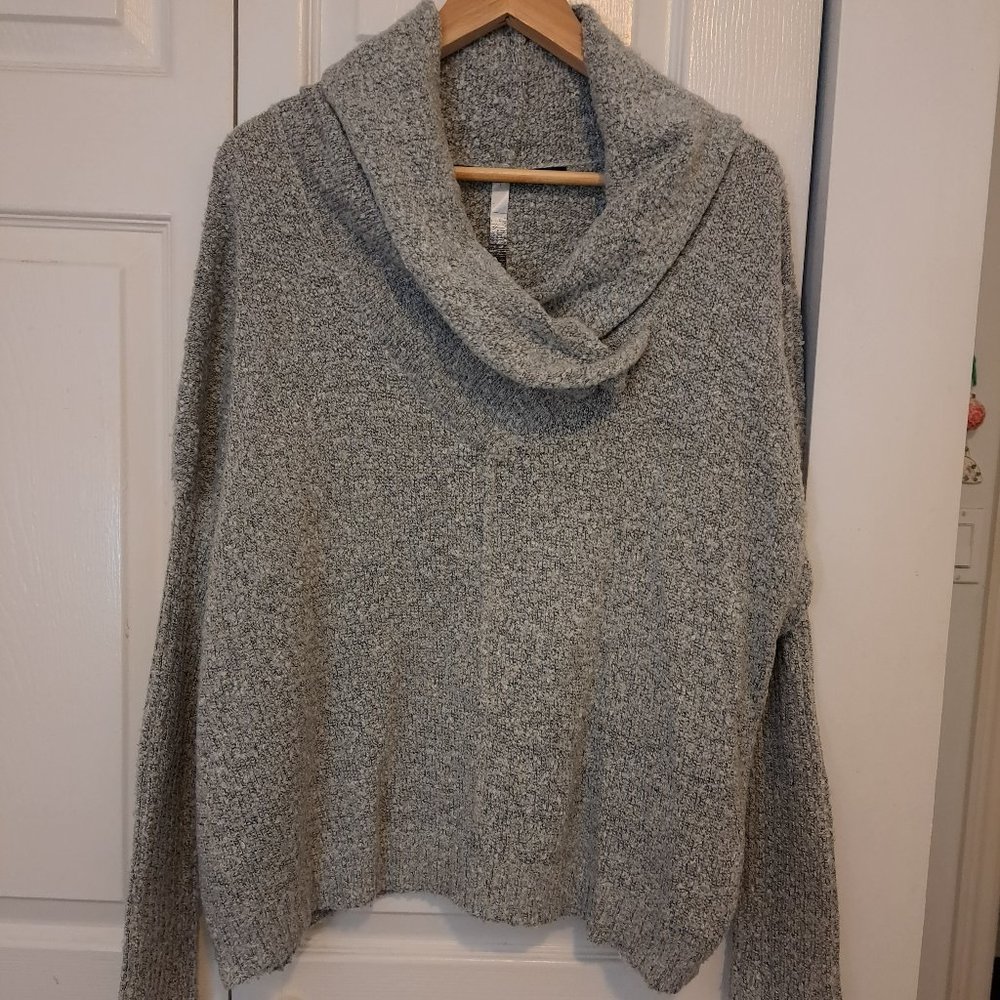 Kensie Sweater Size Medium